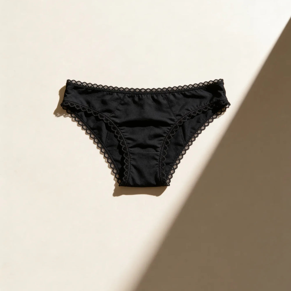 Invisible sous les vêtements.